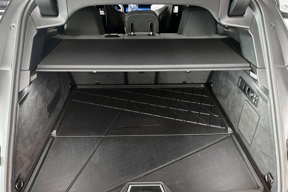 BMW iX xDrive60 Fully Charged 5d