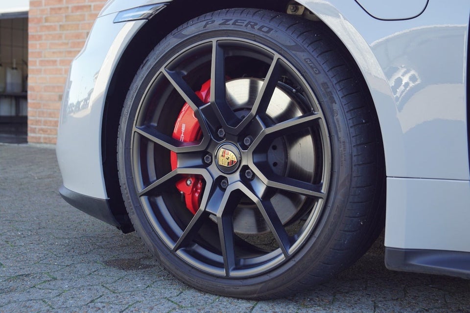 Porsche Taycan GTS Performance+  4d