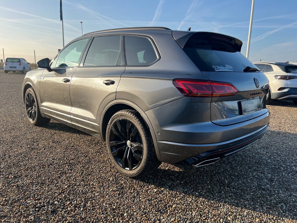 VW Touareg 3,0 TDi 286 R-line aut. 4Motion 5d