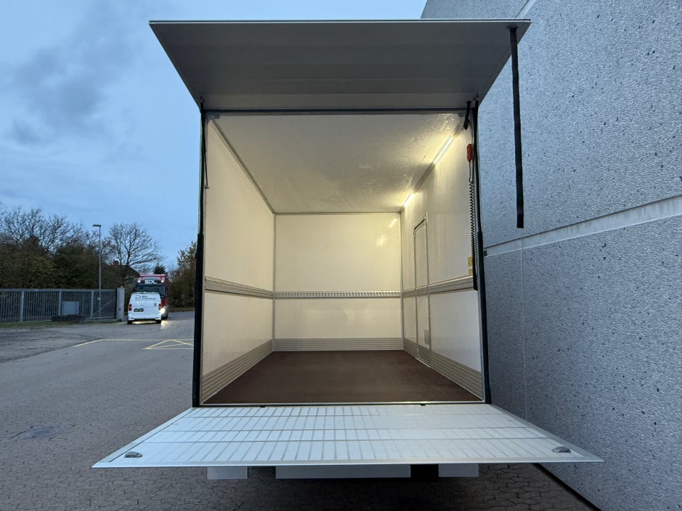 Iveco Daily 3,0 35S18 4100mm Box m/lift AG8