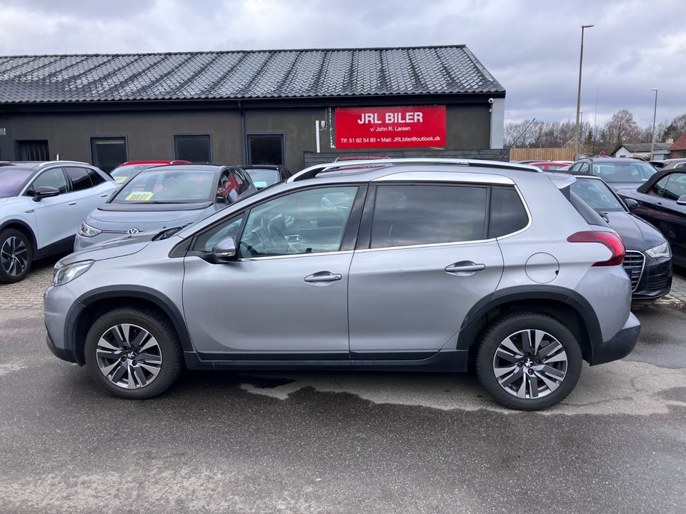 Peugeot 2008 1,2 e-THP 110 Selection Sky 5d