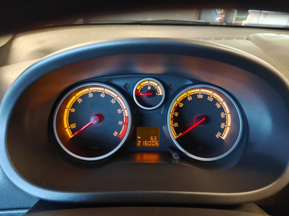 Opel Corsa 1,2 16V Cosmo 5d