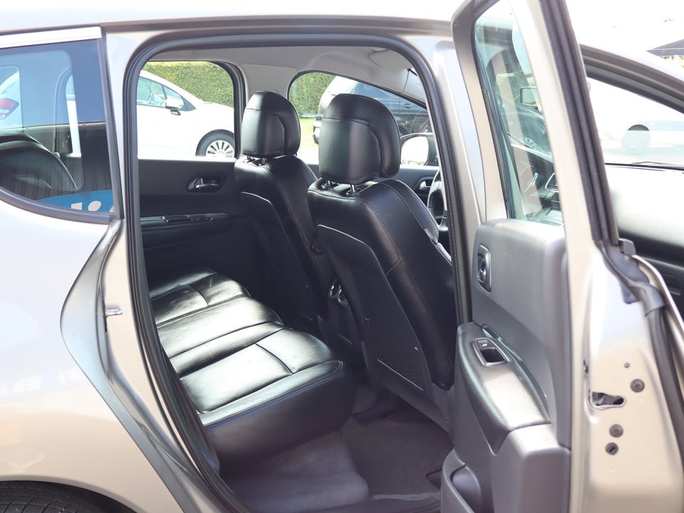 Peugeot 3008 1,6 HDi 114 Premium 5d