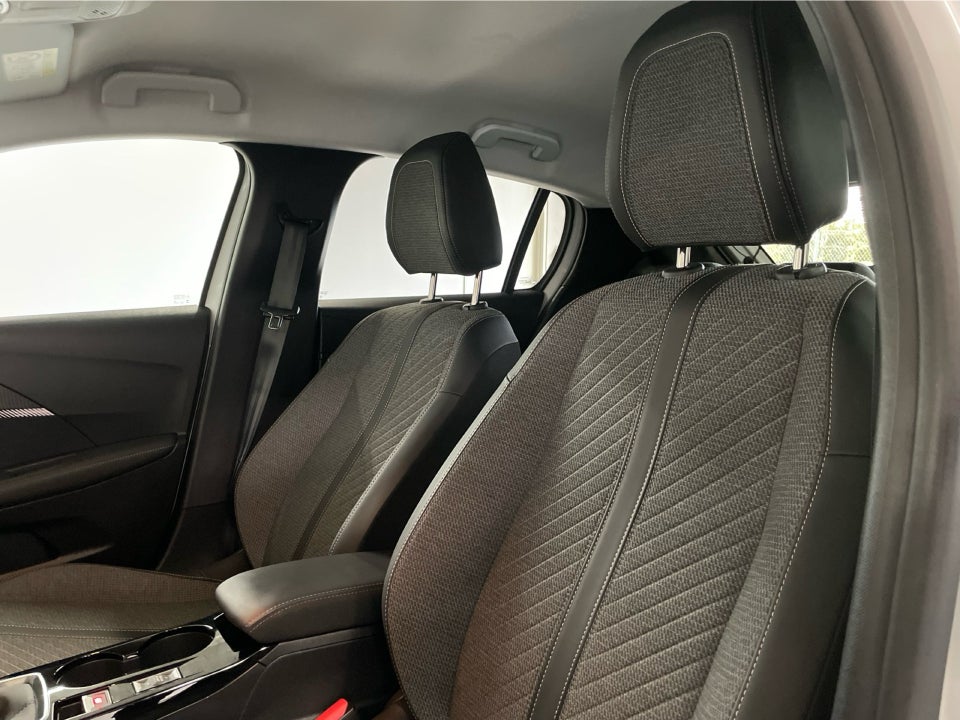 Peugeot 208 1,2 PureTech 100 Allure+ 5d