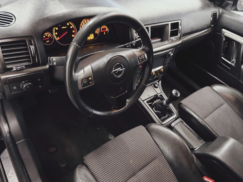 Opel Vectra 2,0 Turbo Sport stc. 5d