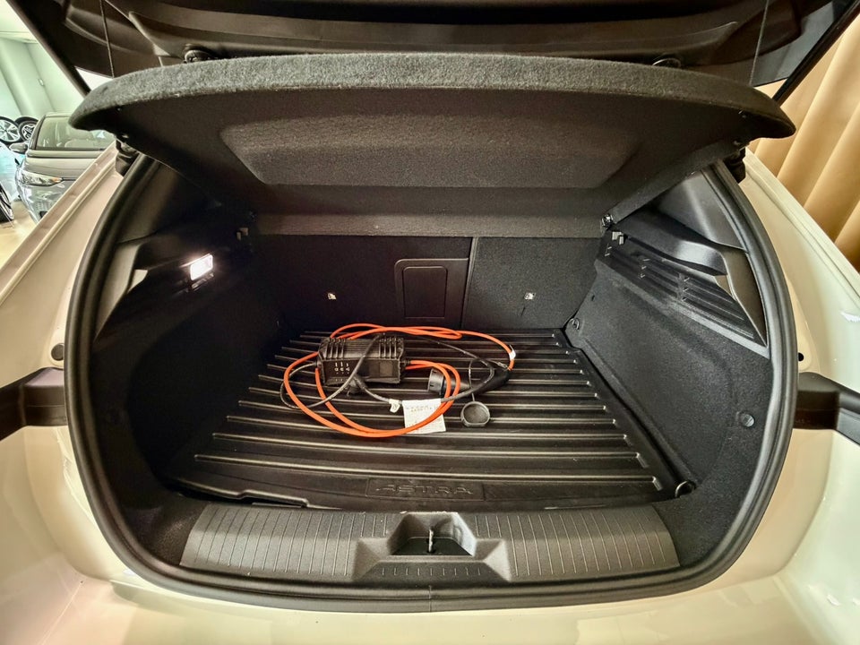 Opel Astra-e 54 Ultimate 5d