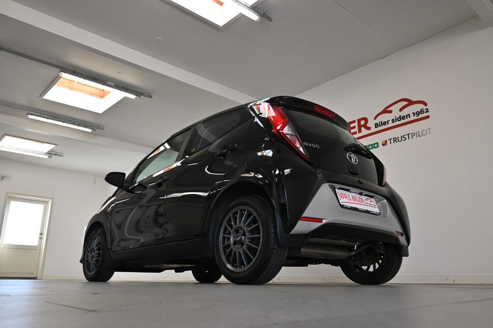 Toyota Aygo 1,0 VVT-i x-play 5d