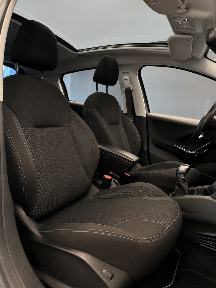 Peugeot 208 1,2 PureTech 82 Allure Sky 5d