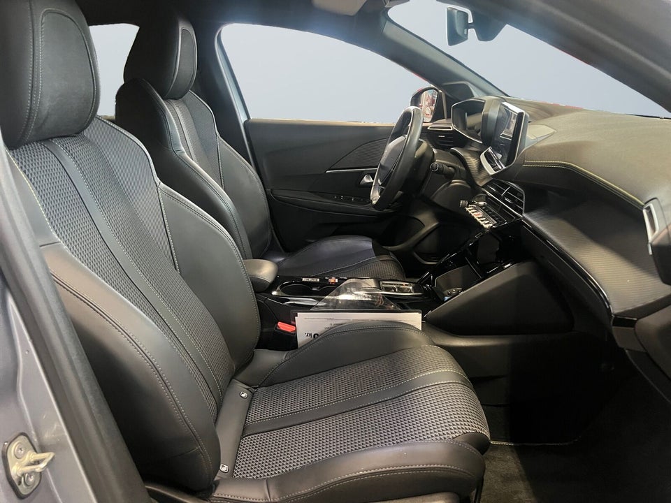 Peugeot e-208 50 GT 5d