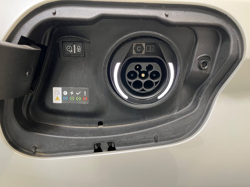 Peugeot 308 1,6 Hybrid First Selection+ EAT8 5d