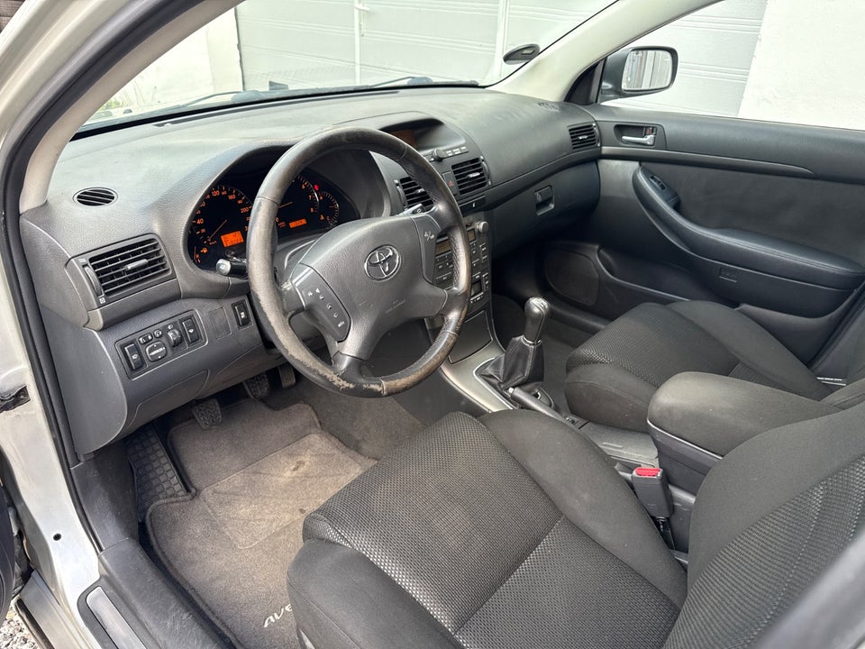 Toyota Avensis 1,8 VVT-i Sol stc. 5d