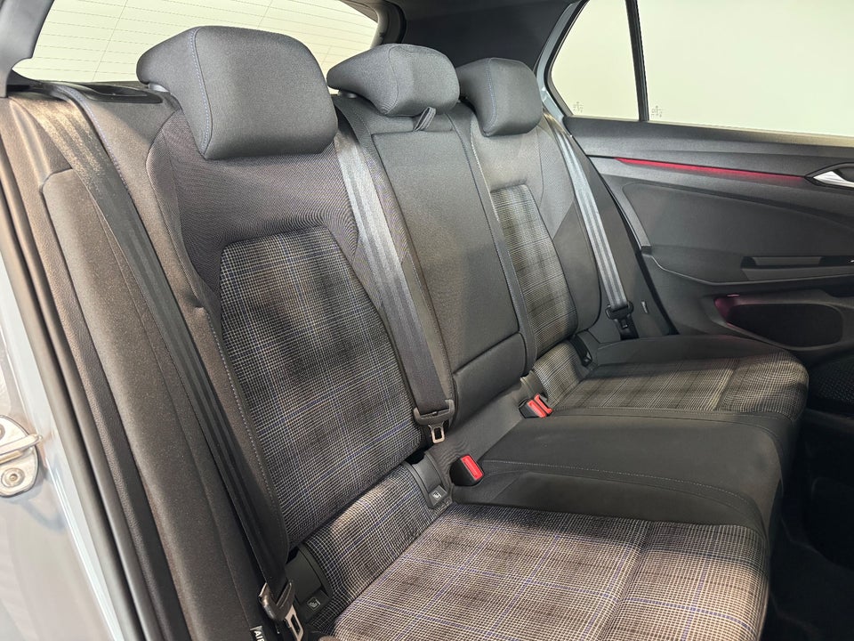 VW Golf VIII 1,4 GTE DSG 5d