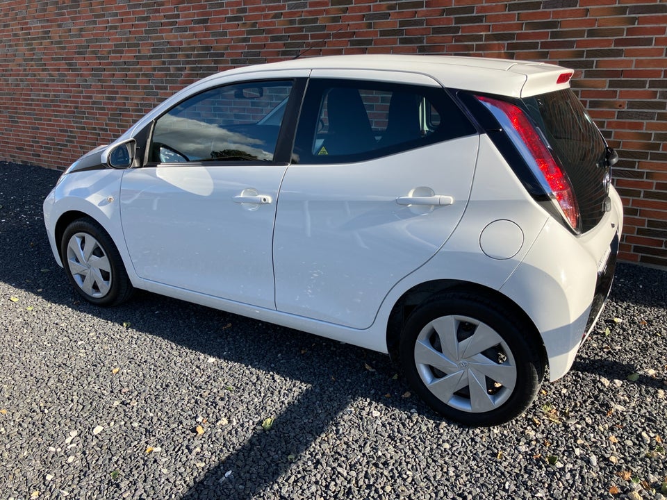 Toyota Aygo 1,0 VVT-i x-play x-touch 5d