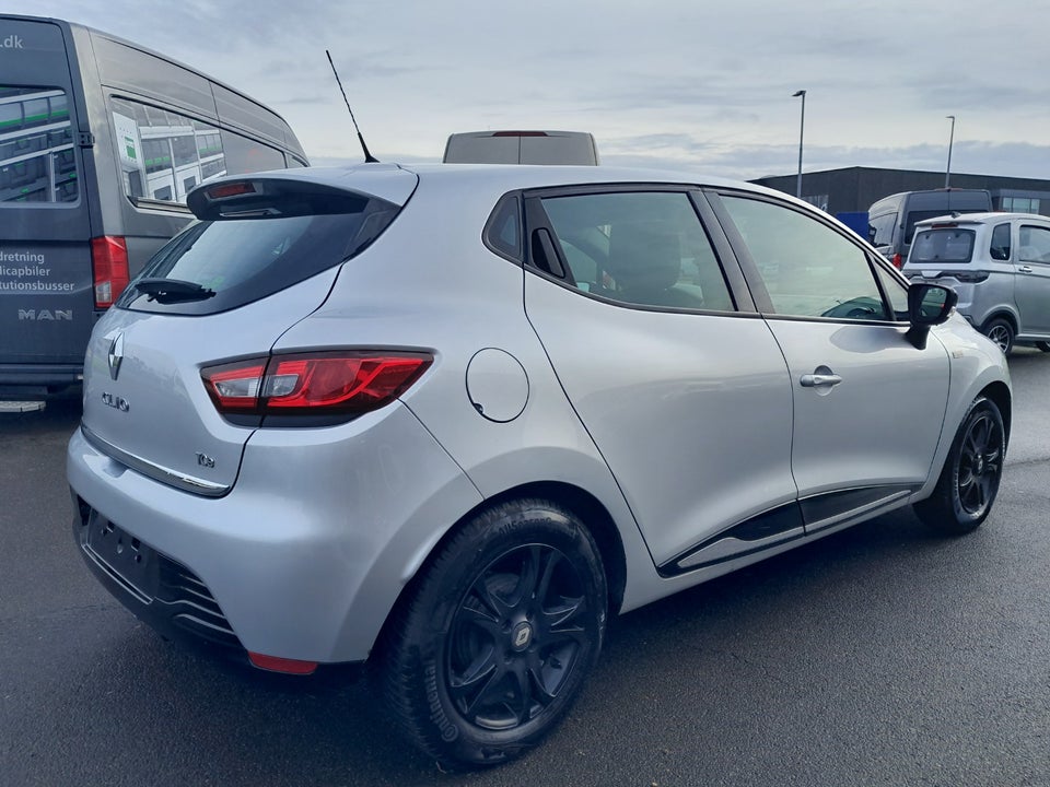 Renault Clio IV 0,9 TCe 90 Expression 5d