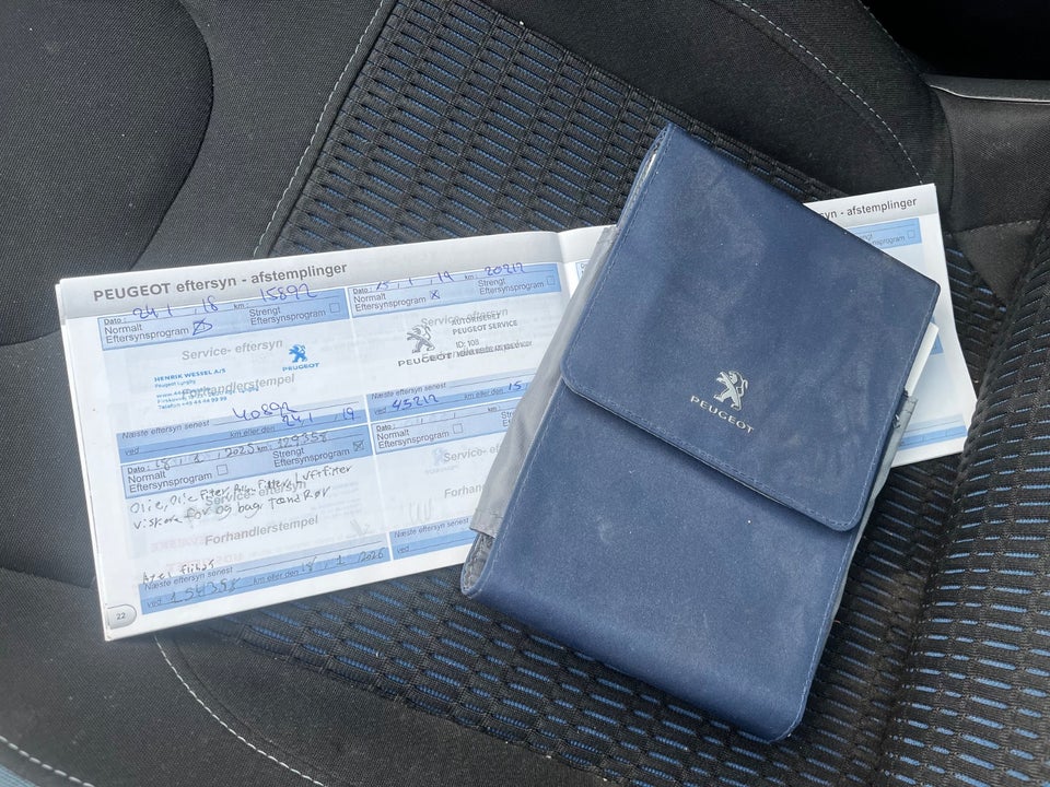 Peugeot 208 1,2 VTi Allure Sky 5d