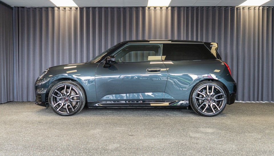 MINI Cooper E JCW Trim XL 3d