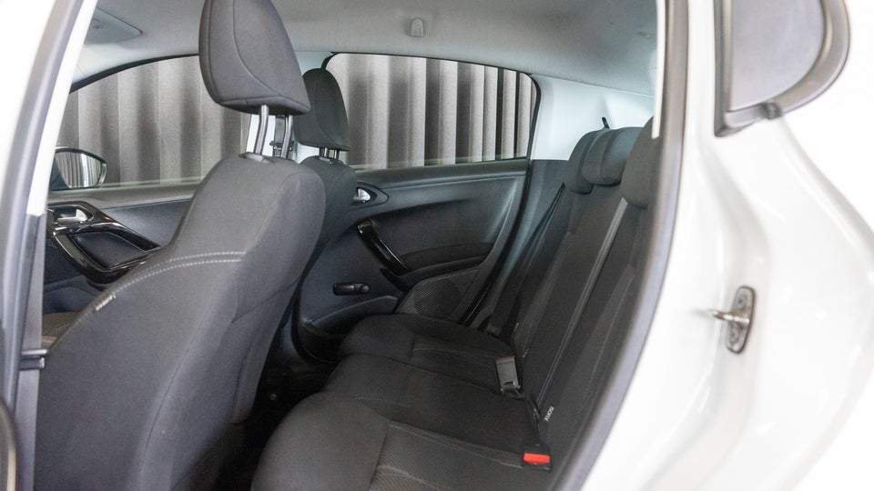 Peugeot 208 1,4 e-HDi 68 Access ESG 5d