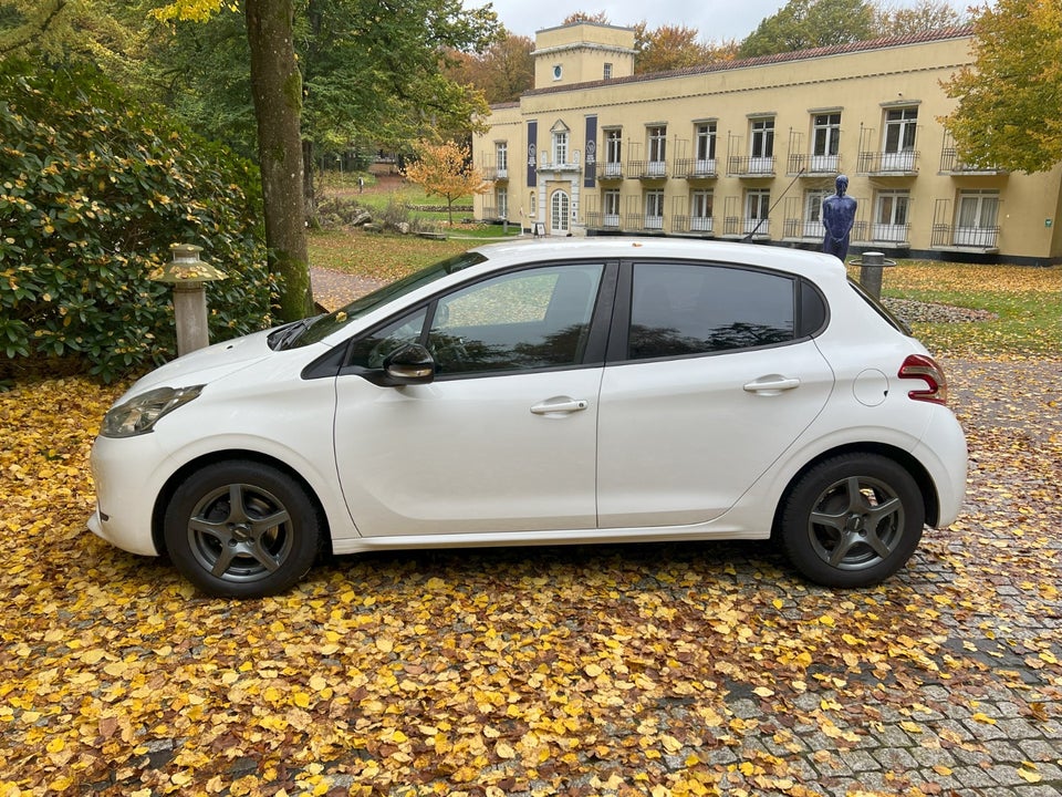 Peugeot 208 1,2 VTi Active 5d