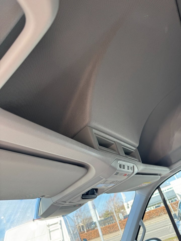 VW Crafter 35 2,0 TDi 177 Kassevogn L3H3 aut.