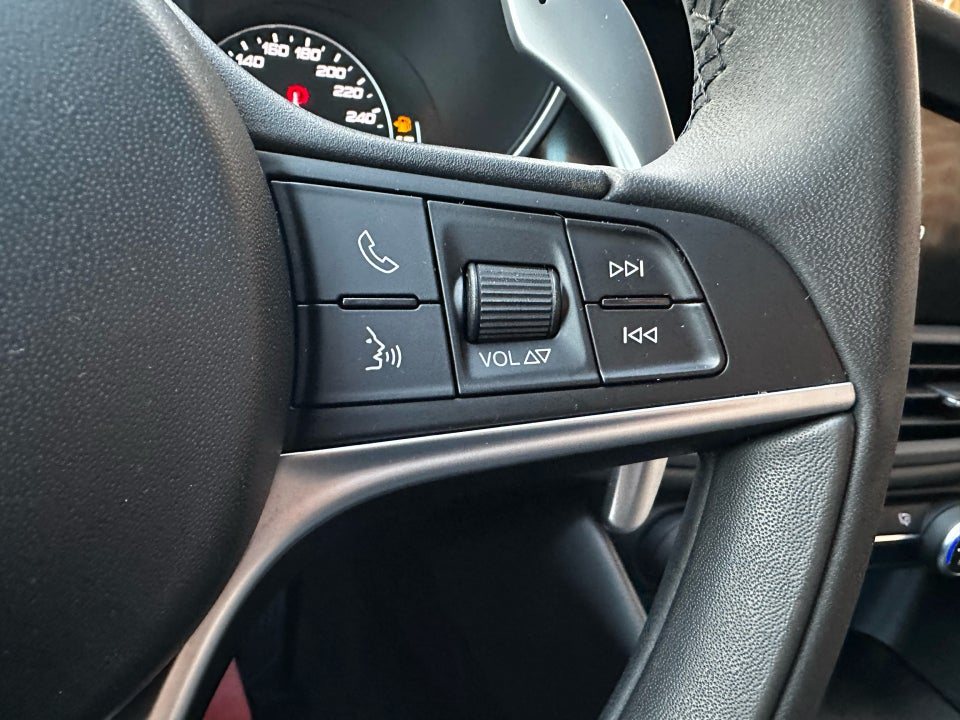 Alfa Romeo Giulia 2,0 T 200 Super aut. 4d