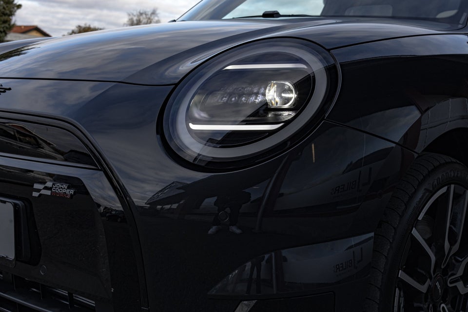 MINI Cooper E JCW Trim XL 3d