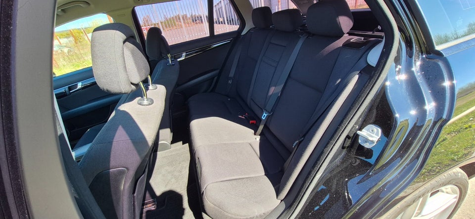 Mercedes C200 2,2 CDi Elegance stc. BE 5d