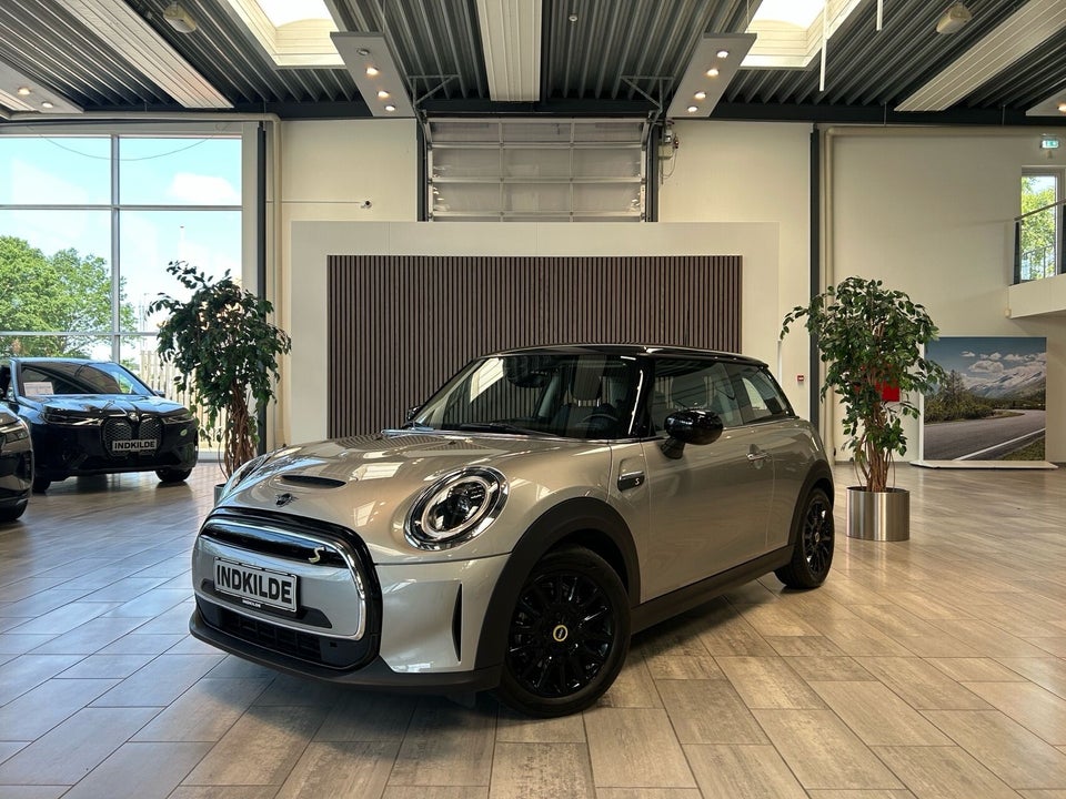 MINI Cooper SE Essential 3d