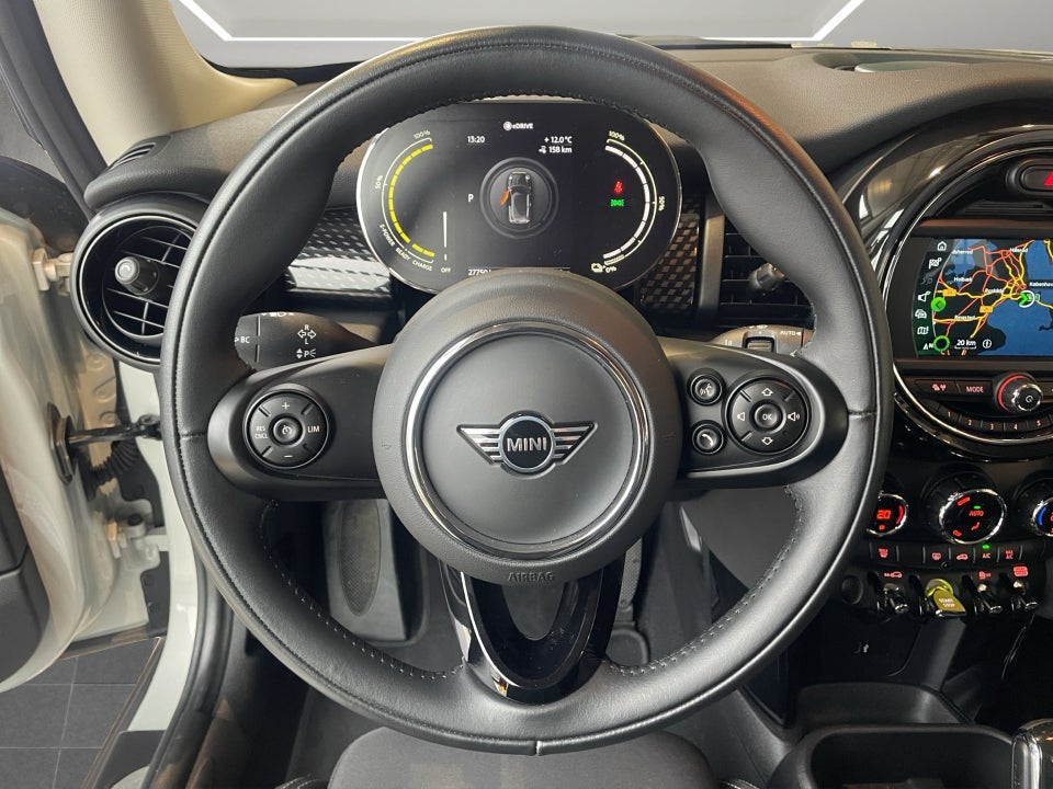 MINI Cooper SE Essential 3d