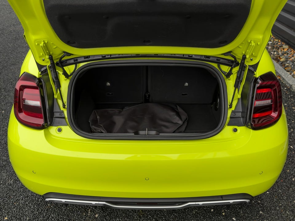 Abarth 500e Scorpionissima Cabrio 2d