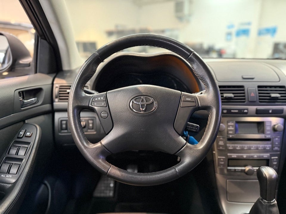 Toyota Avensis 2,0 Sol 4d