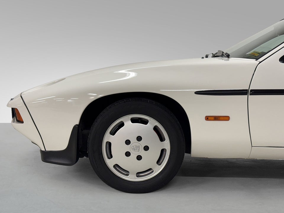 Porsche 928 4,7 S 3d