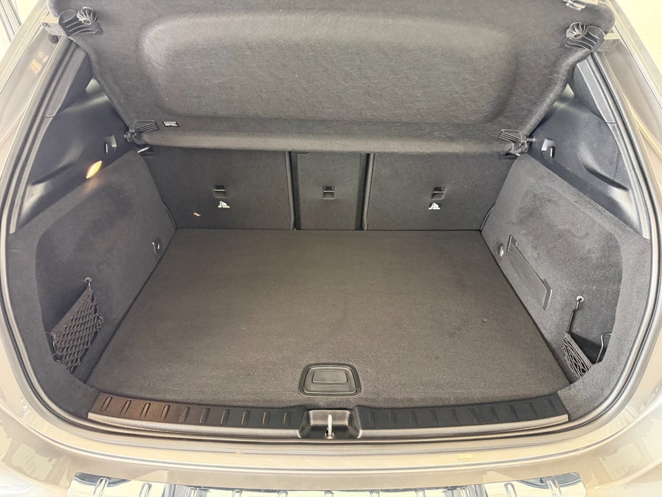 Mercedes EQA300 Progressive 4Matic 5d