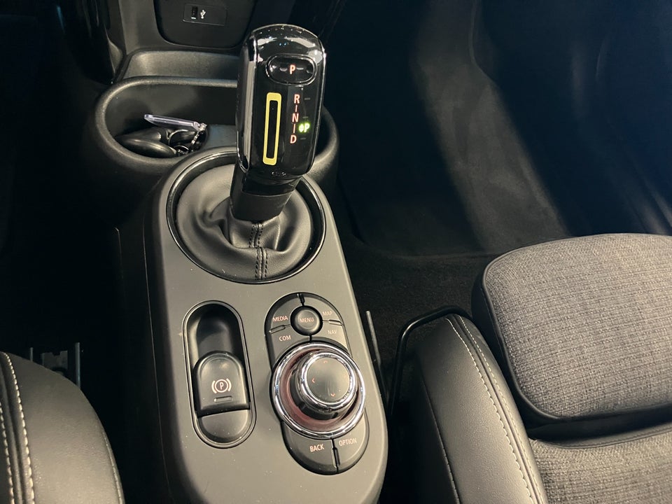 MINI Cooper SE Essential 3d