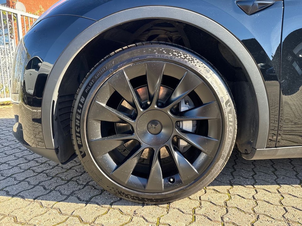 Tesla Model Y Long Range AWD 5d