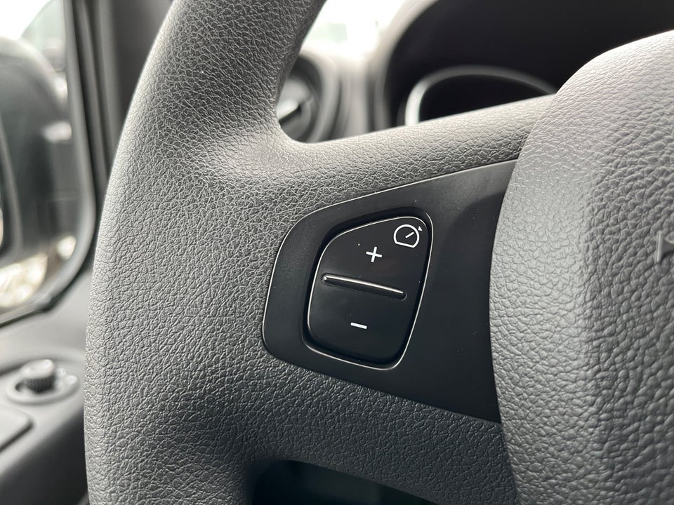 Renault Trafic T29 2,0 dCi 145 L2H1