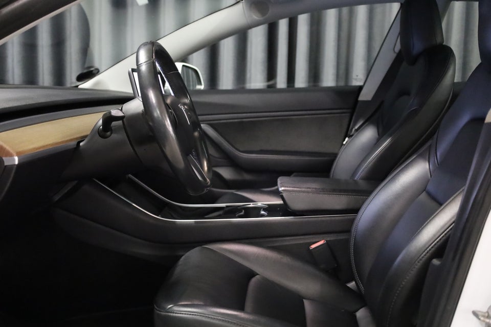 Tesla Model 3 Long Range AWD 4d