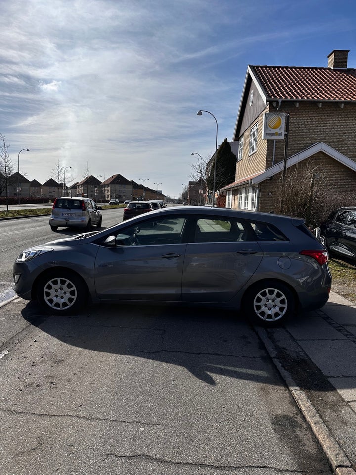 Hyundai i30 1,6 CRDi 110 Style CW Eco 5d