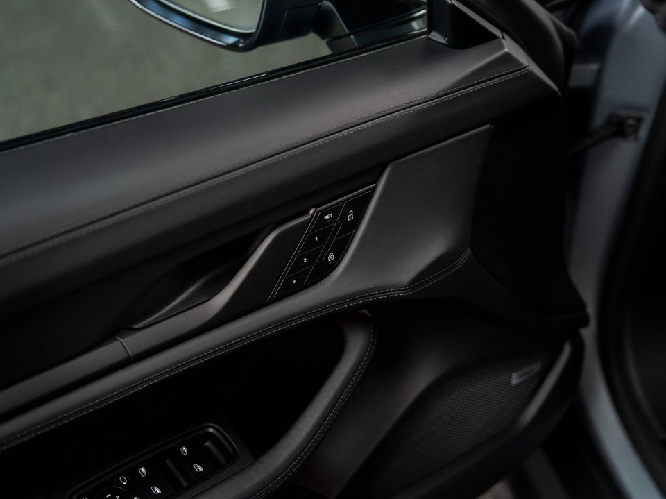 Porsche Taycan Performance+ Black Edition 4d