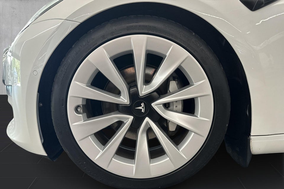 Tesla Model 3 Long Range AWD 4d