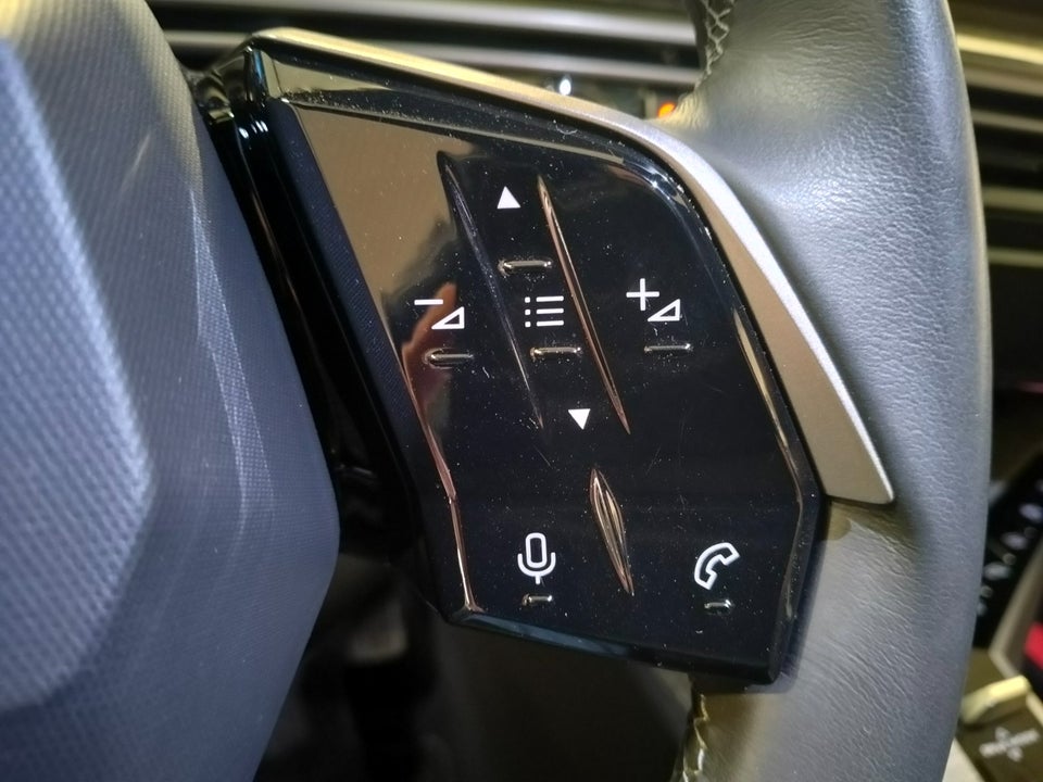 Peugeot e-5008 77 Allure 7prs 5d