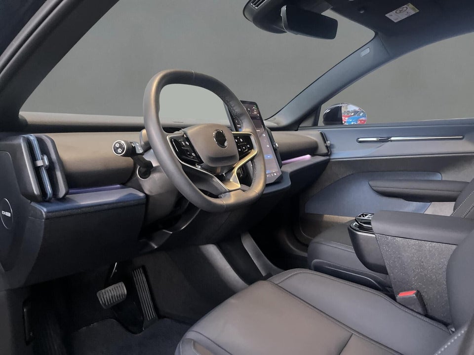 Volvo EX30 Standard Range Plus 5d