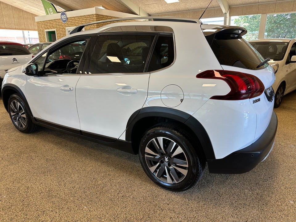 Peugeot 2008 1,2 e-THP 110 Allure Sky 5d