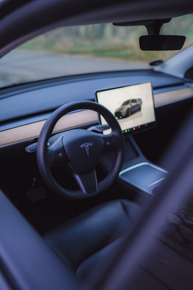 Tesla Model Y Long Range AWD 5d