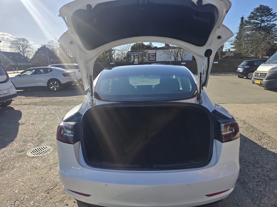 Tesla Model 3 Standard Range+ RWD 4d