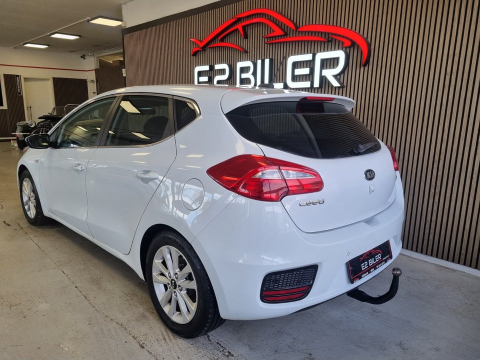 Kia Ceed 1,6 CRDi 136 Attraction 5d