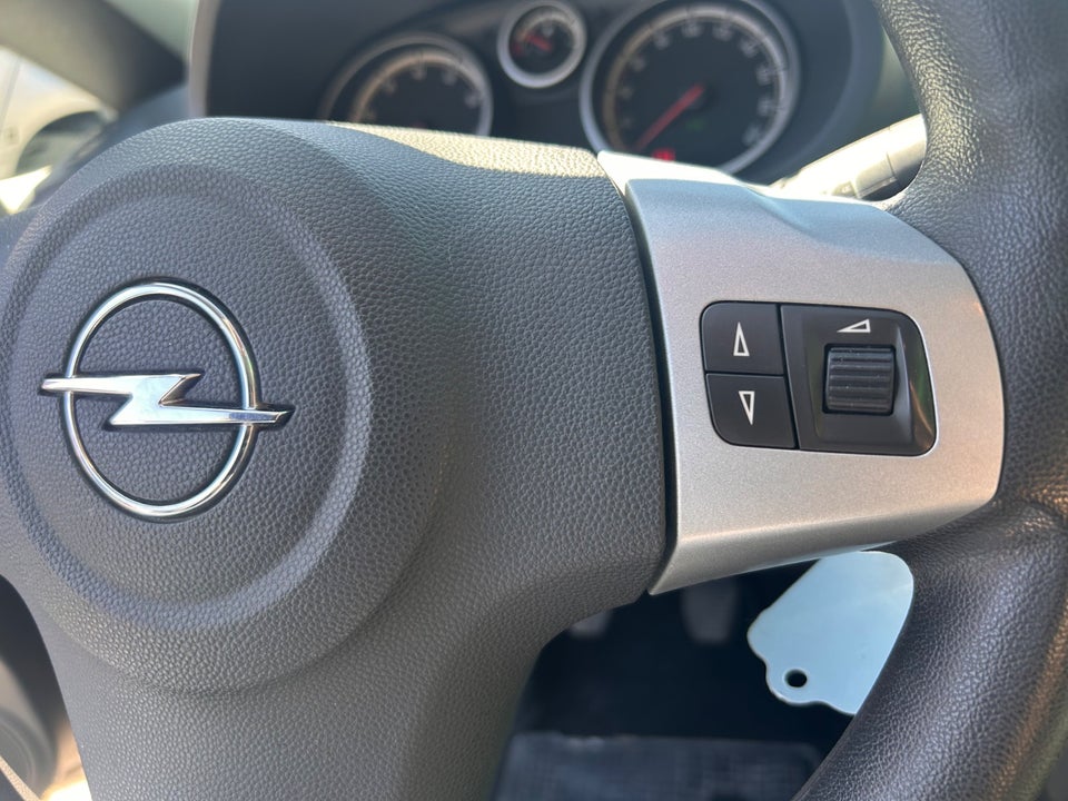 Opel Corsa 1,2 16V Cosmo 5d