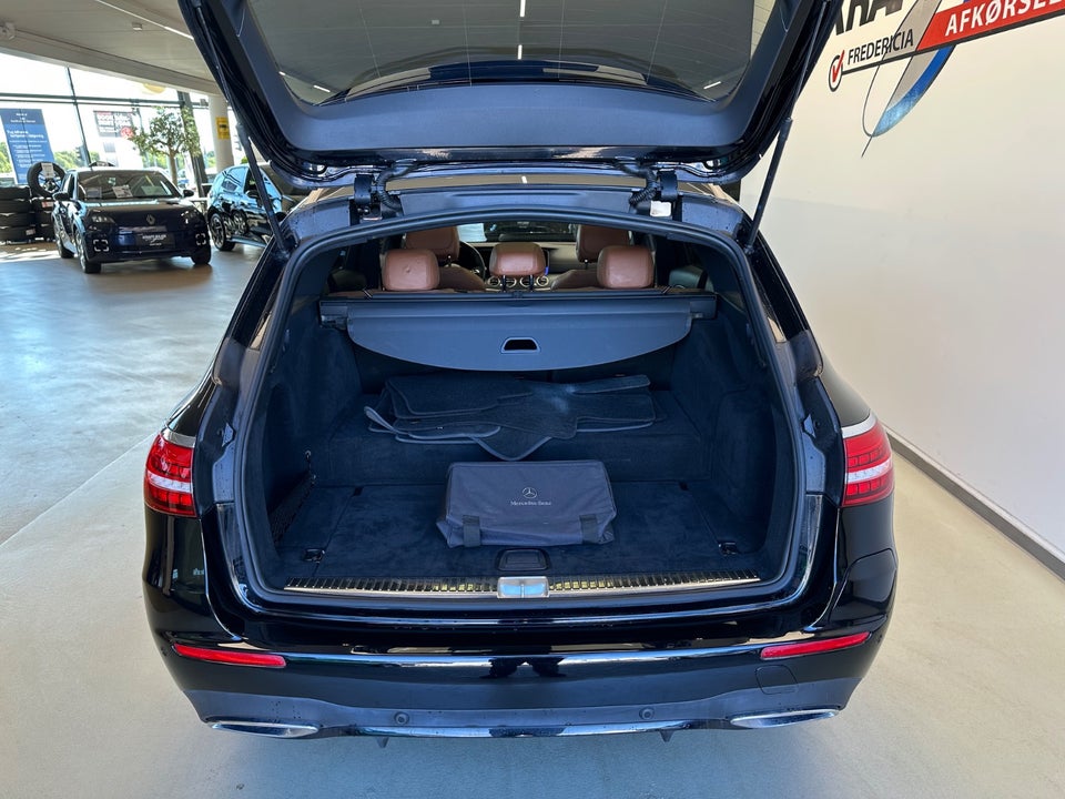 Mercedes E300 de 2,0 AMG Line stc. aut. 5d