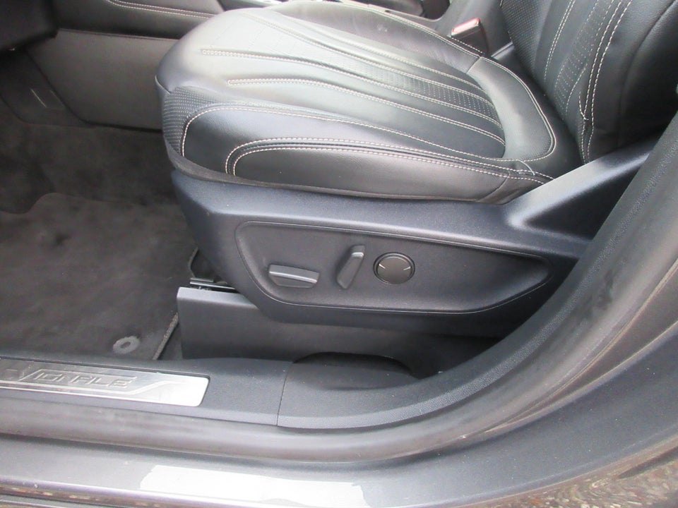 Ford Kuga 2,5 HEV Vignale CVT 5d