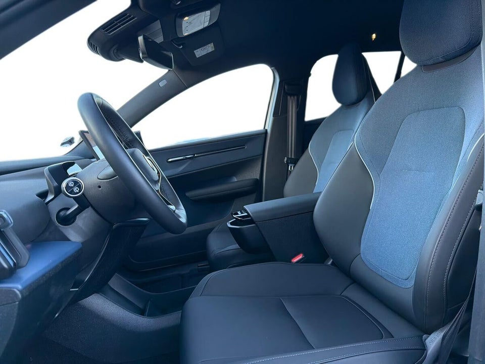 Volvo EX30 Extended Range Plus 5d