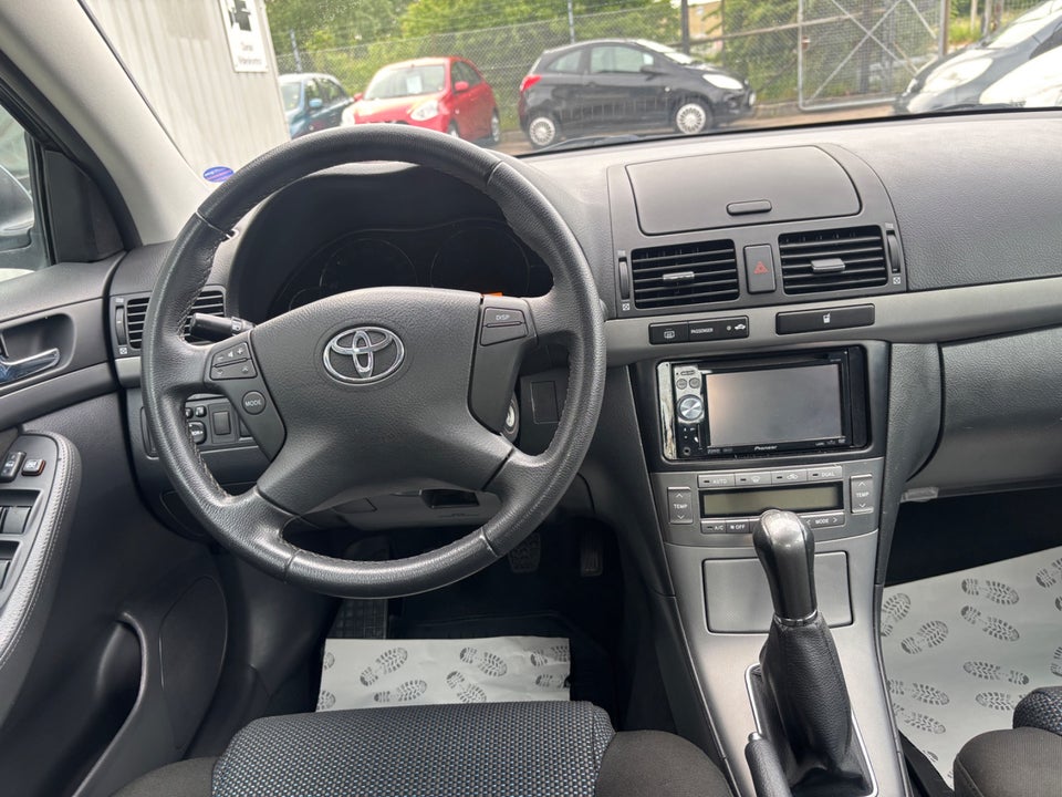 Toyota Avensis 1,8 Sol+ 4d